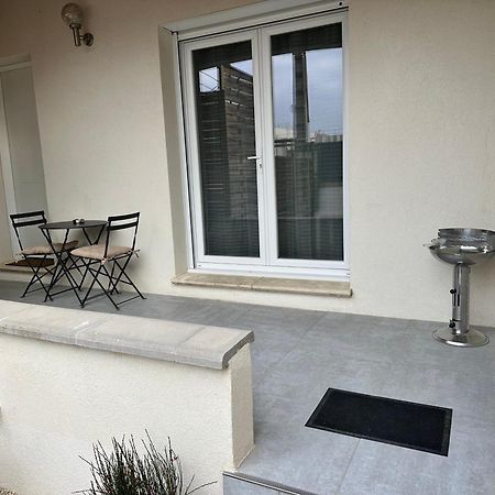 Appartement T2 Avec Terrasse Et Cour Cavaillon Buitenkant foto
