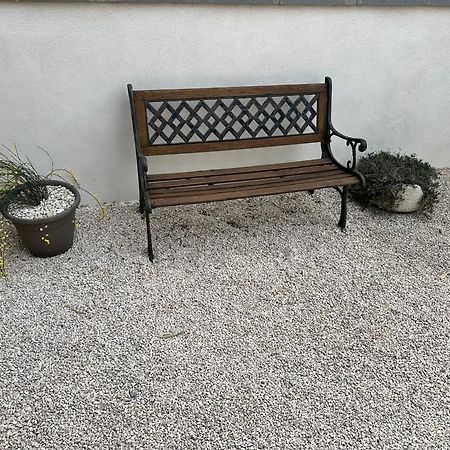 Appartement T2 Avec Terrasse Et Cour Cavaillon Buitenkant foto