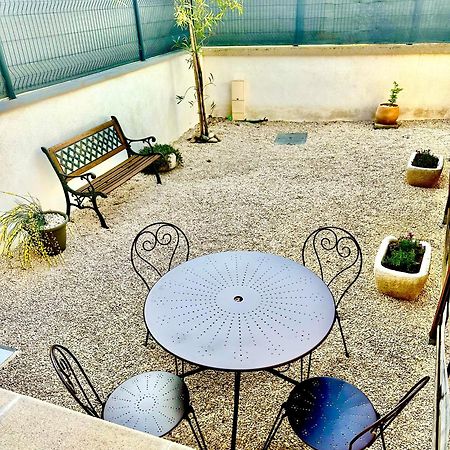 Appartement T2 Avec Terrasse Et Cour Cavaillon Buitenkant foto