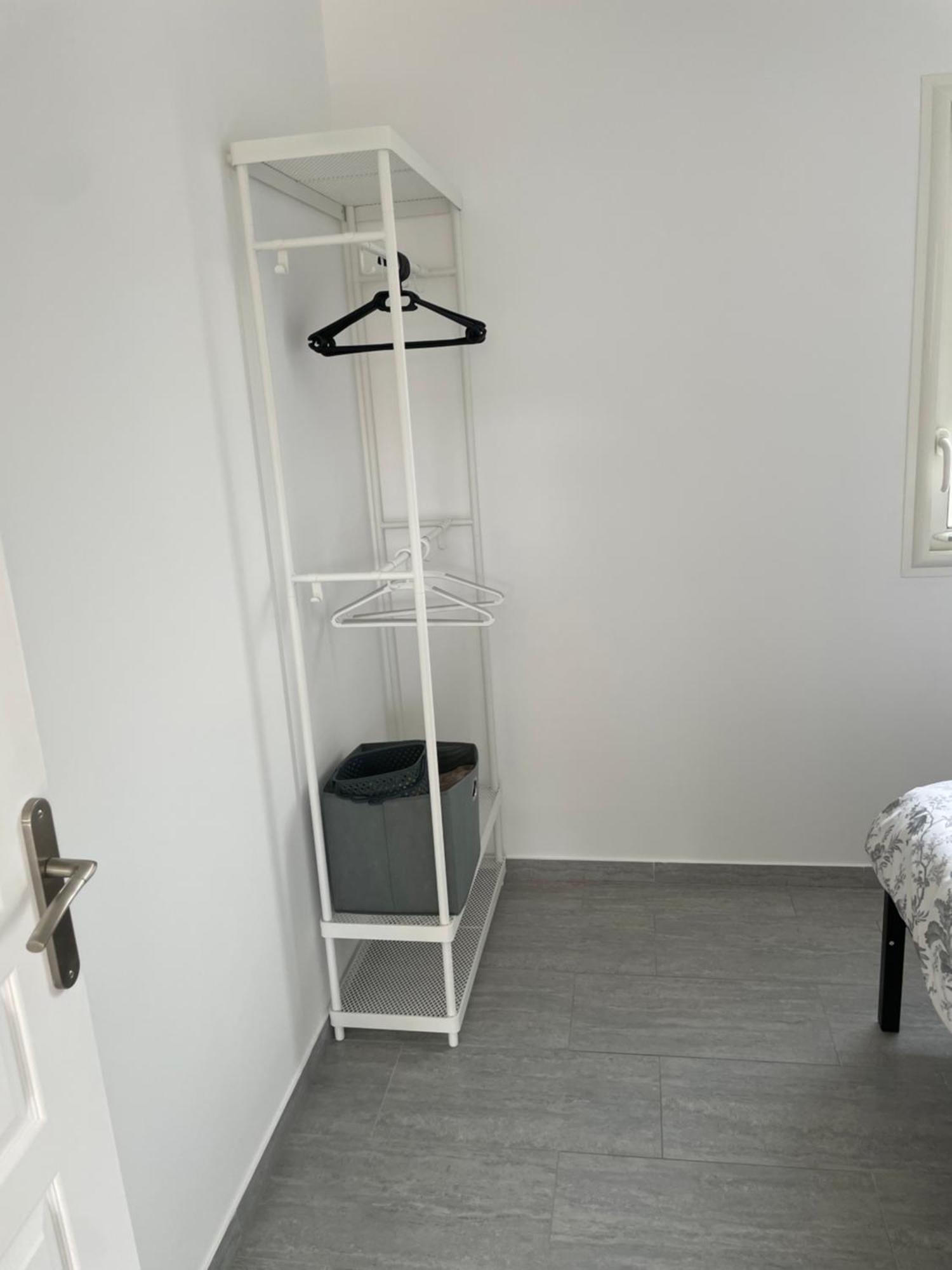 Appartement T2 Avec Terrasse Et Cour Cavaillon Buitenkant foto