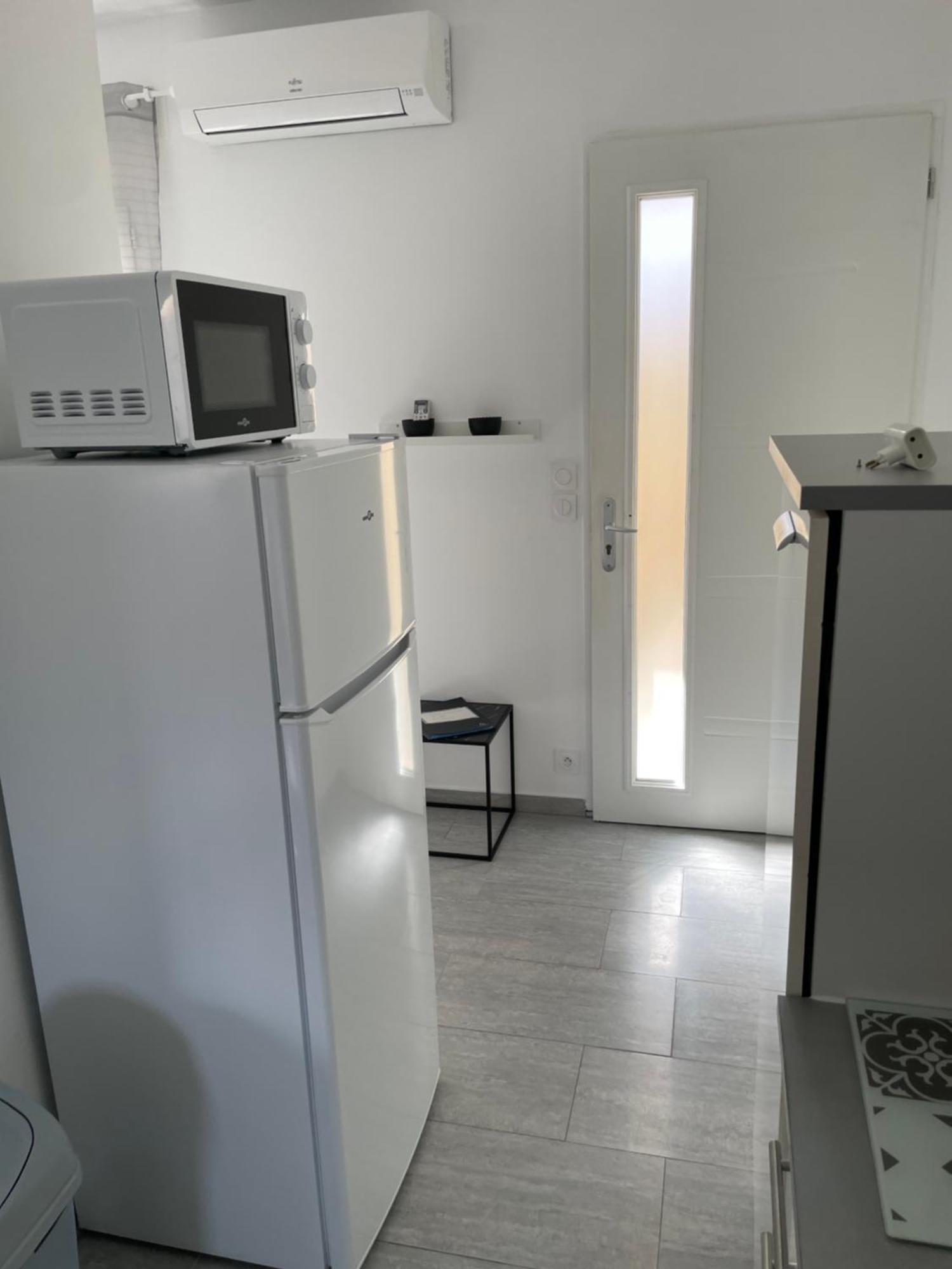 Appartement T2 Avec Terrasse Et Cour Cavaillon Buitenkant foto