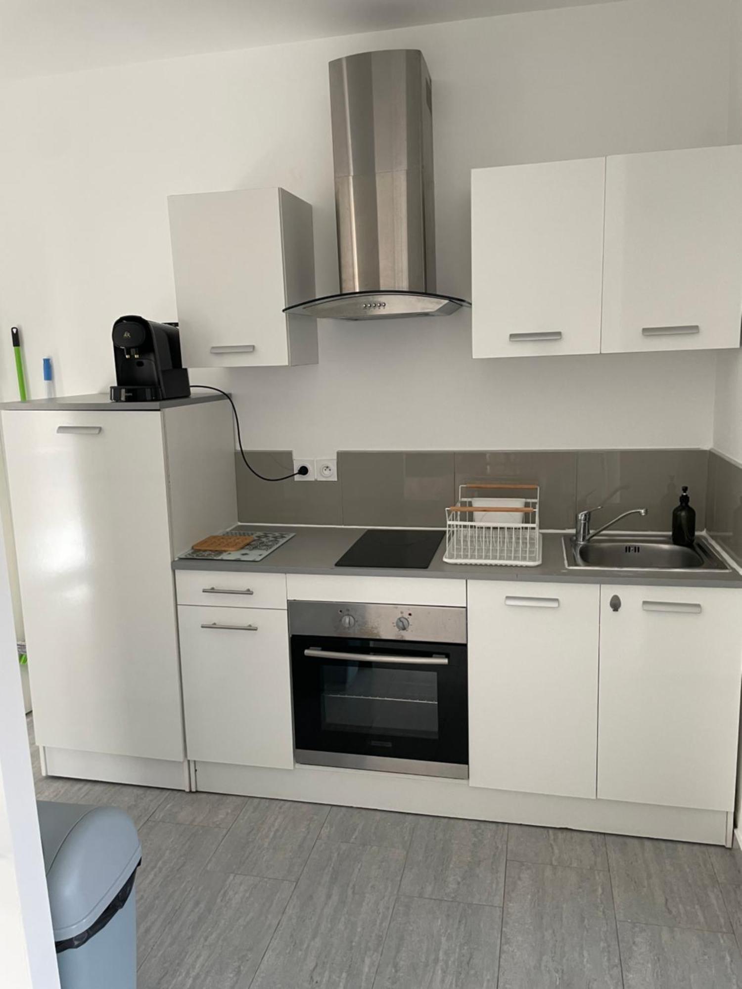 Appartement T2 Avec Terrasse Et Cour Cavaillon Buitenkant foto
