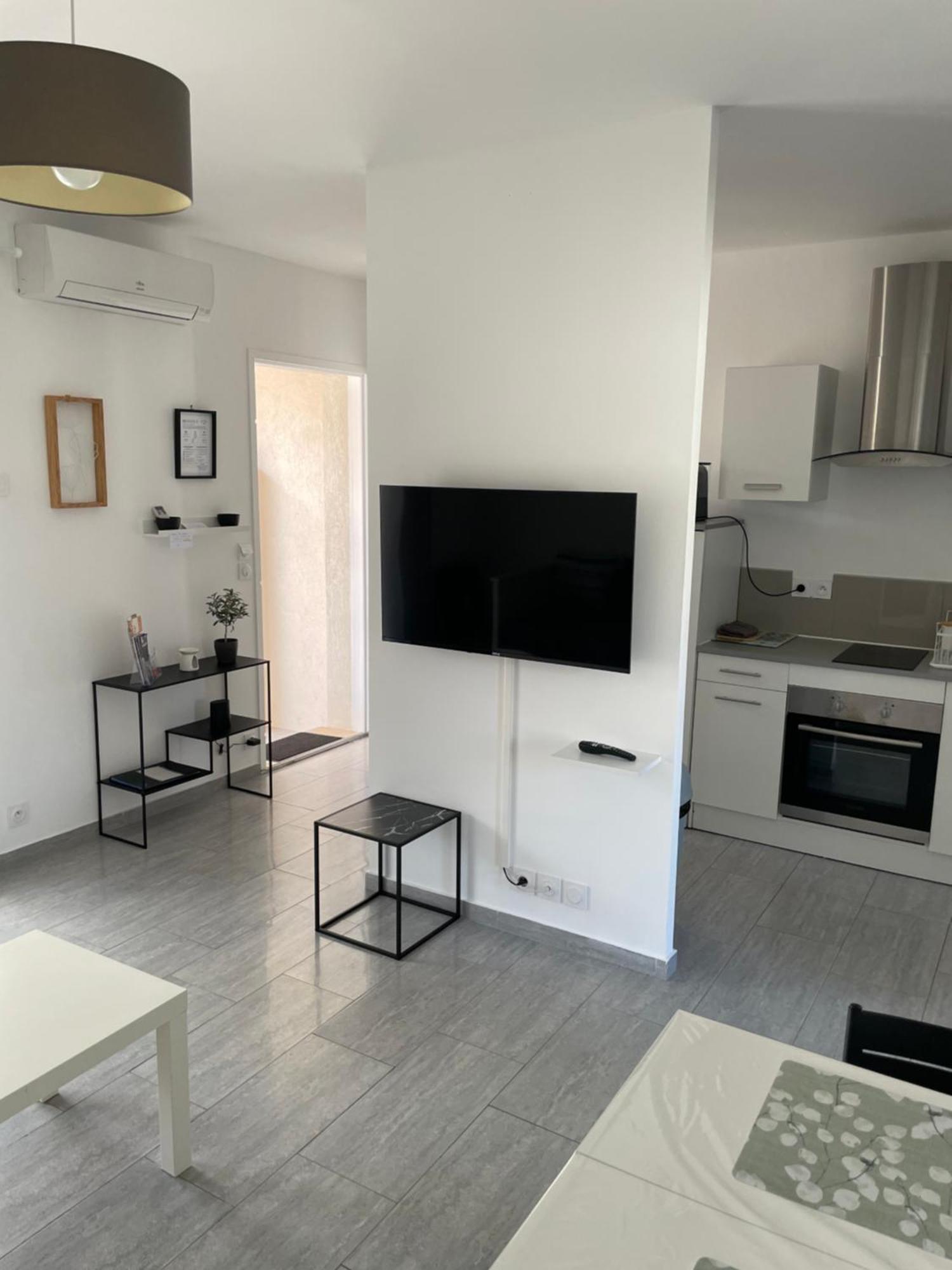 Appartement T2 Avec Terrasse Et Cour Cavaillon Buitenkant foto