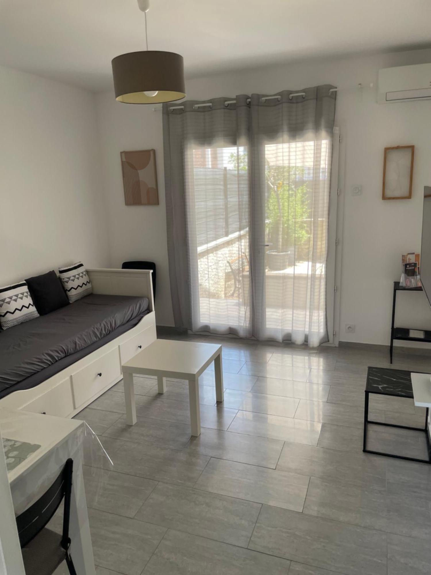 Appartement T2 Avec Terrasse Et Cour Cavaillon Buitenkant foto
