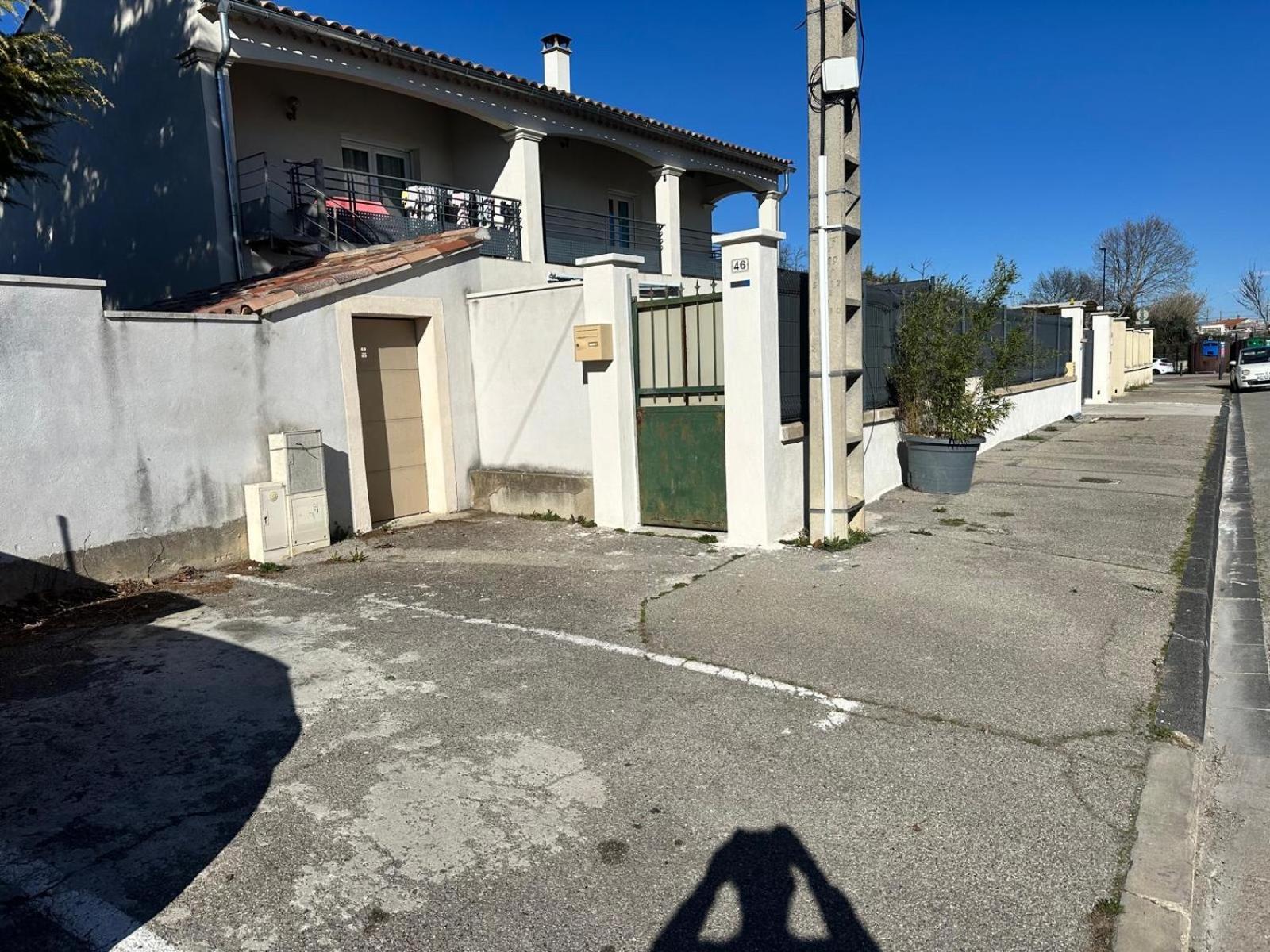 Appartement T2 Avec Terrasse Et Cour Cavaillon Buitenkant foto