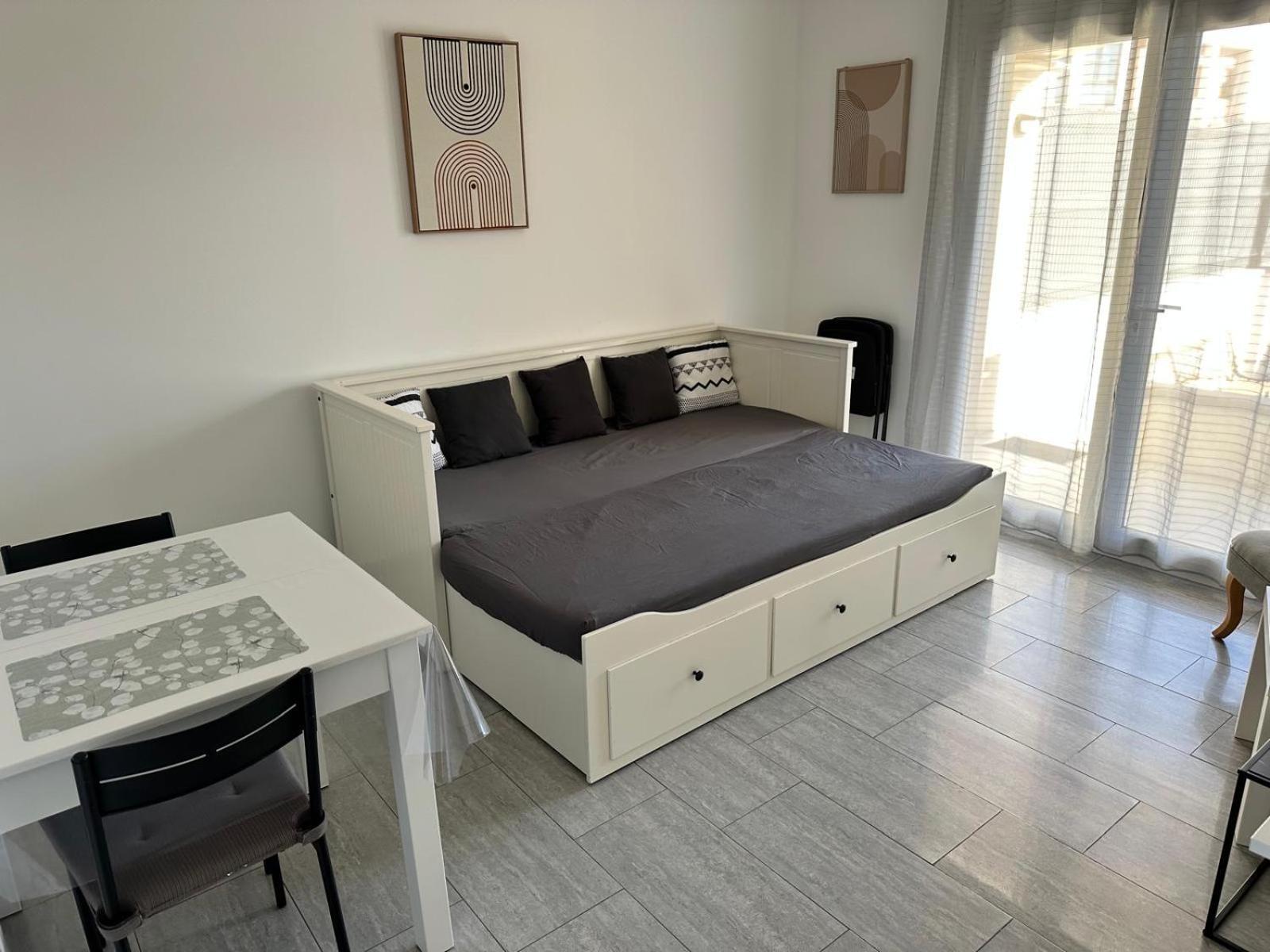 Appartement T2 Avec Terrasse Et Cour Cavaillon Buitenkant foto