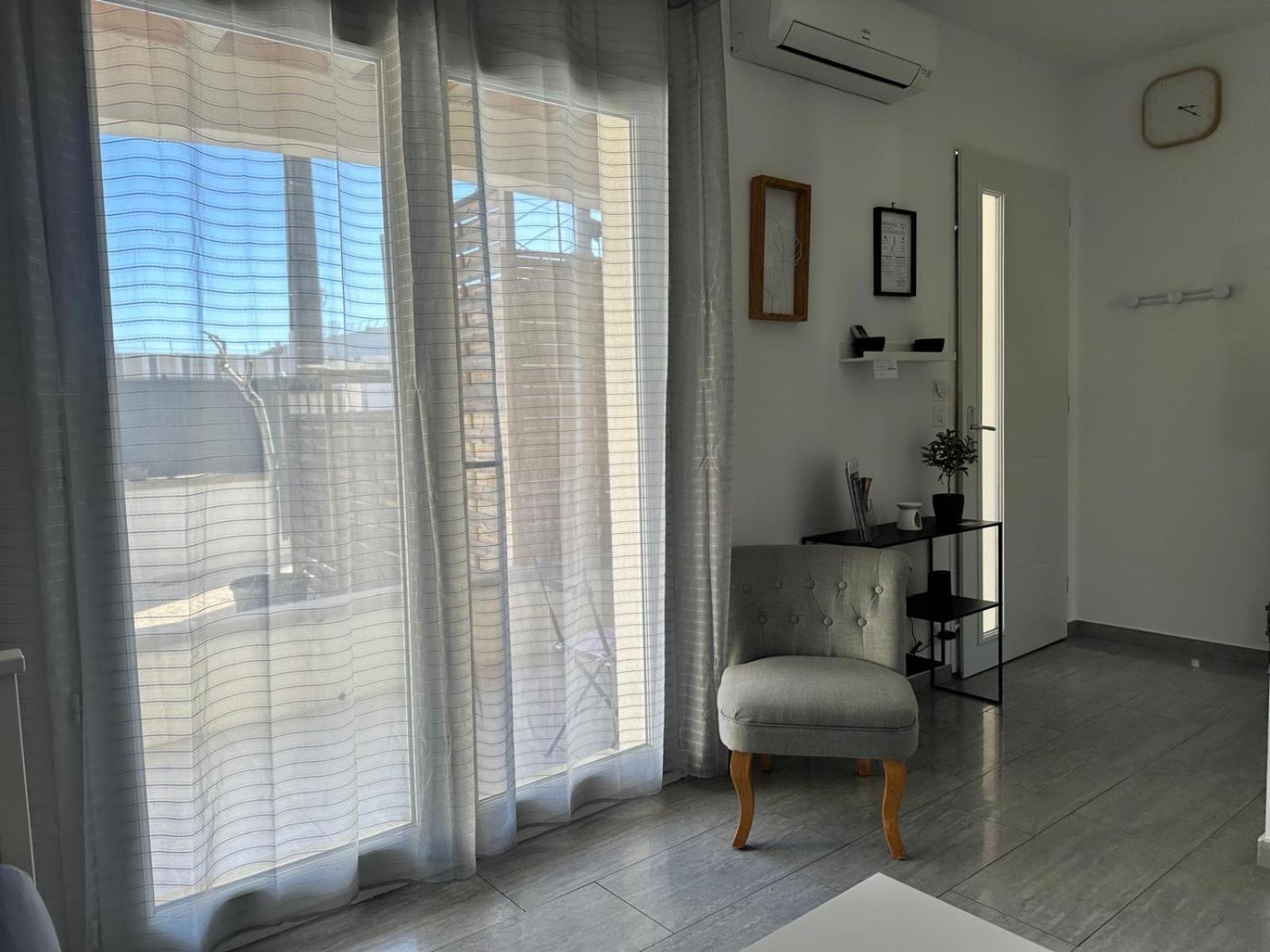 Appartement T2 Avec Terrasse Et Cour Cavaillon Buitenkant foto