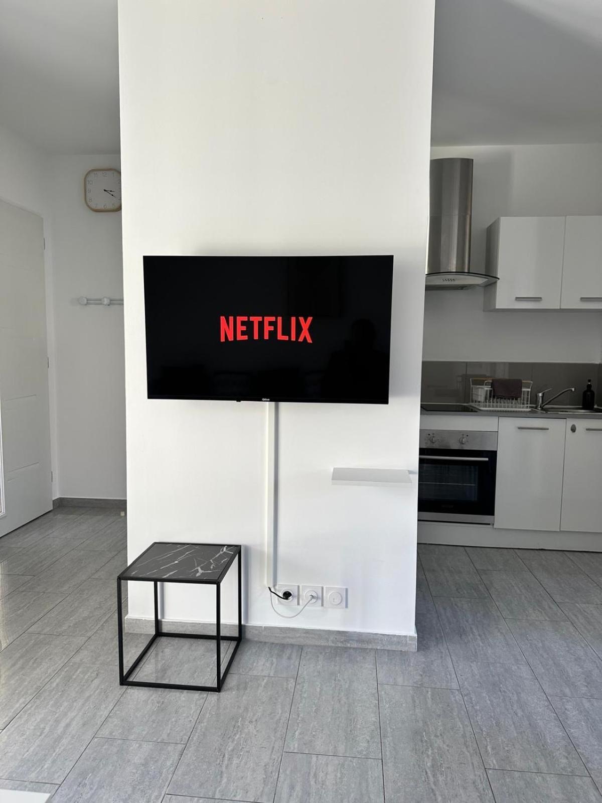Appartement T2 Avec Terrasse Et Cour Cavaillon Buitenkant foto