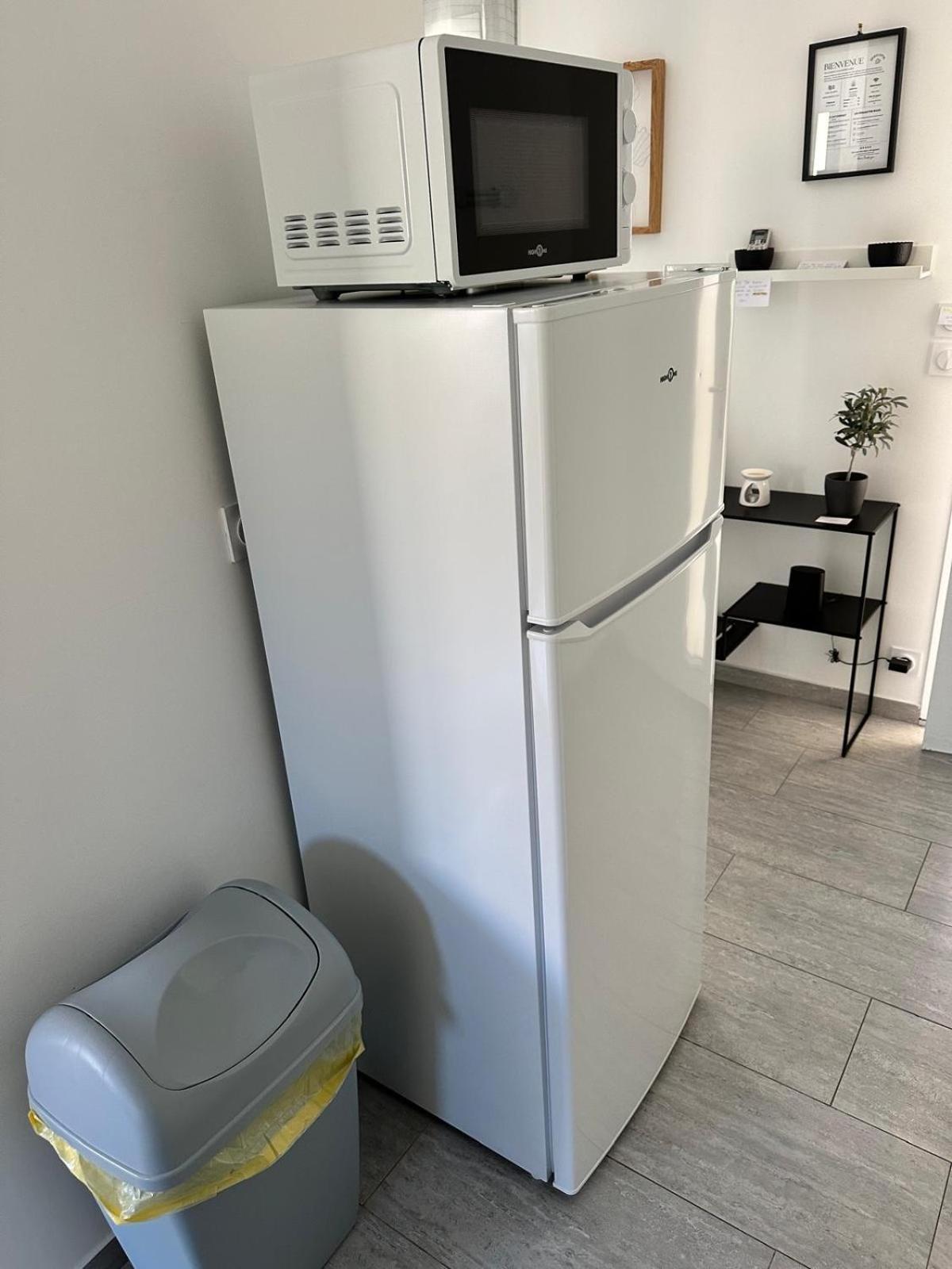 Appartement T2 Avec Terrasse Et Cour Cavaillon Buitenkant foto