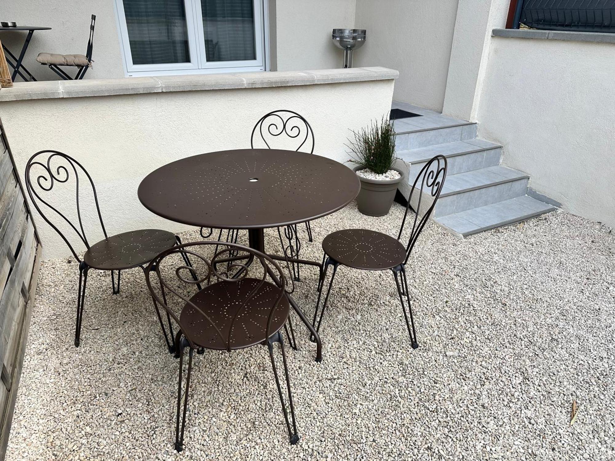 Appartement T2 Avec Terrasse Et Cour Cavaillon Buitenkant foto