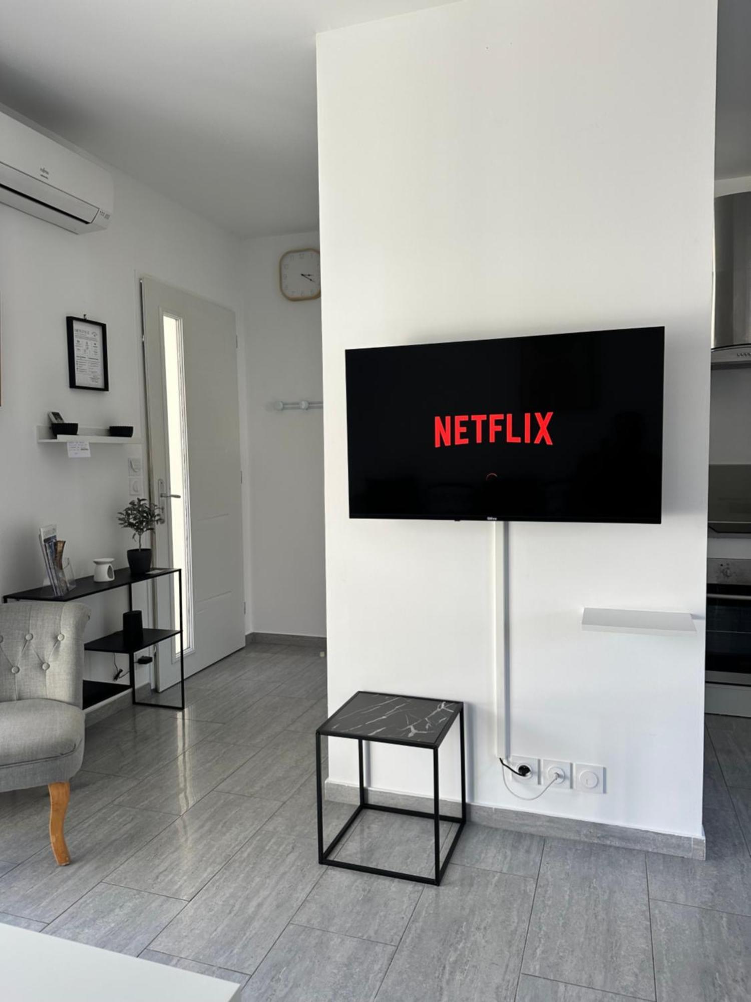 Appartement T2 Avec Terrasse Et Cour Cavaillon Buitenkant foto
